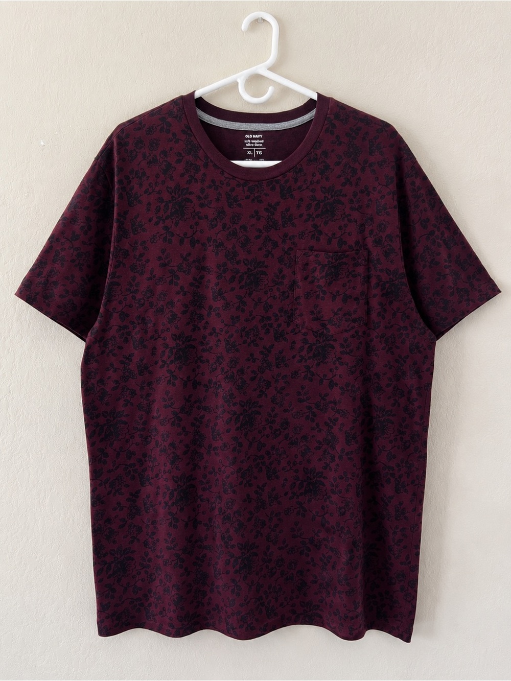 Old Navy Men’s XL Soft-Washed Ultra-Doux Floral Pocket T-Shirt Burgundy Black